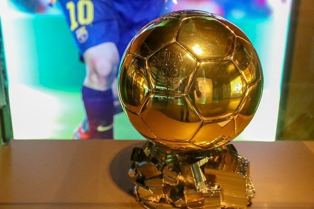 Hvem vinder Ballon d’Or? Liverpool spiller er bookmakernes favorit