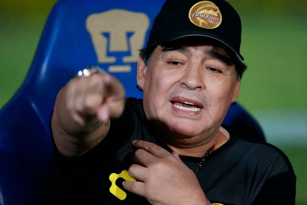 Maradona skal opereres for hjerneblødning