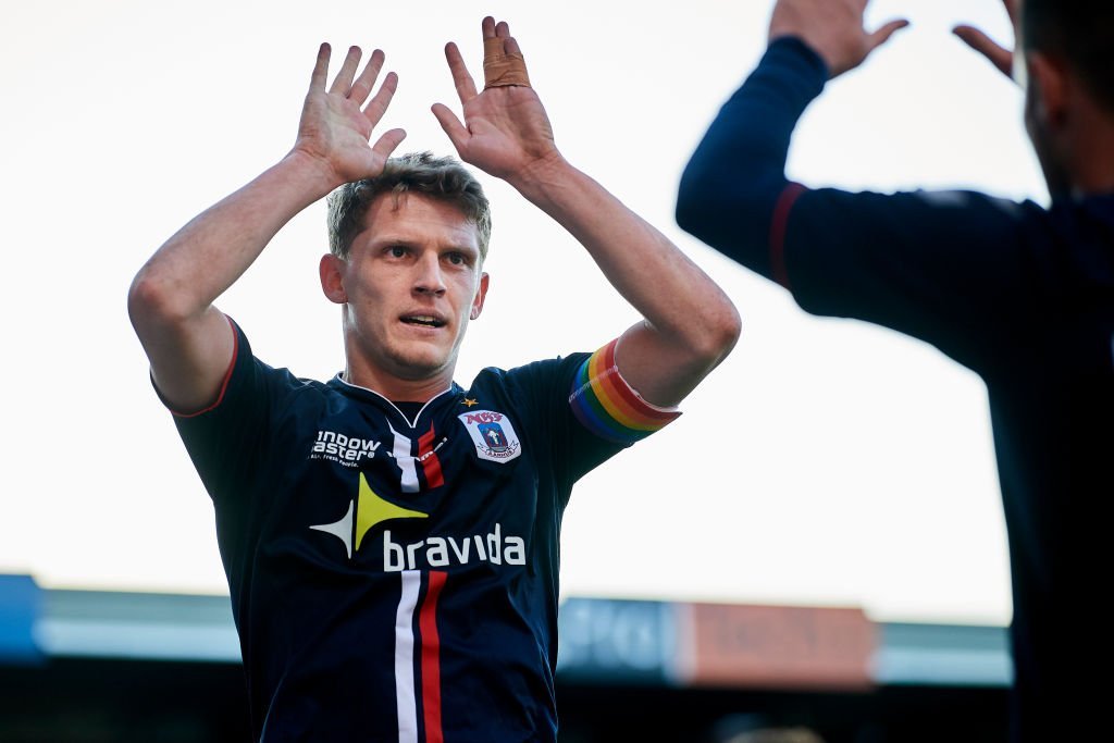 Jens Stage i stormvejr efter rødt kort: “Det rene vanvid”