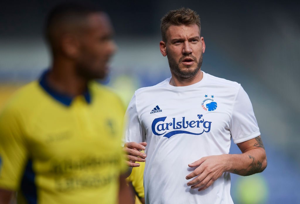 Bendtner afslører: “Jeg vinkler lidt farvel til fodbolden”