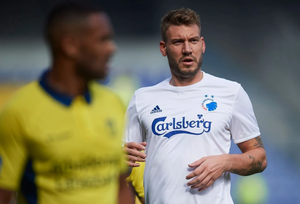 Bendtner afslører: “Jeg vinkler lidt farvel til fodbolden”