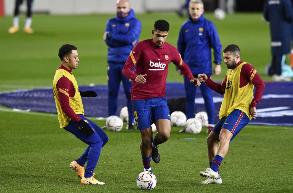 Barcelona-forsvarer er ‘utilfreds på Camp Nou’: Har kontaktet storklub