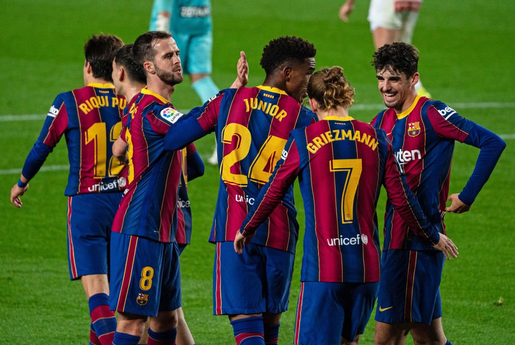 Premier League-klub viser interesse i Barcelona-midt