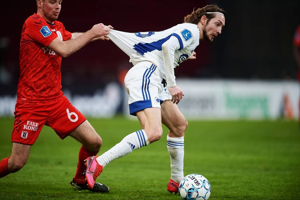 Rasmus Falk sender lang næse til OB