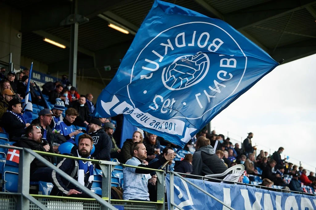 Lyngby bekræfter: To profiler smutter