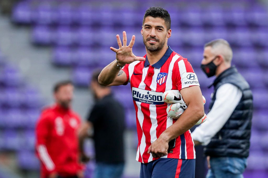 Luis Suarez langer ud efter Ronald Koeman