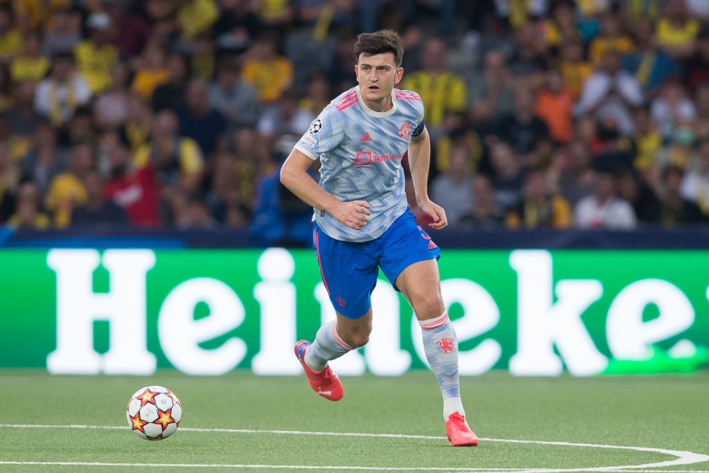 Harry Maguire reagerer på Lingard-fejl