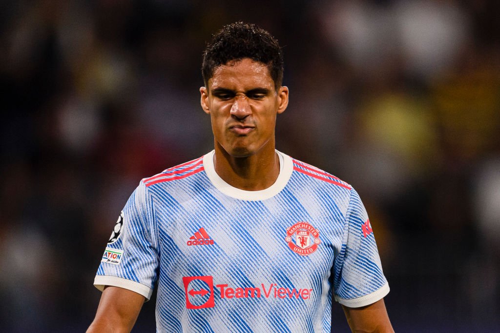 Raphaël Varane trækker sig fra Manchester United-kamp efter ‘potentielt dødelig’ hjernerystelse