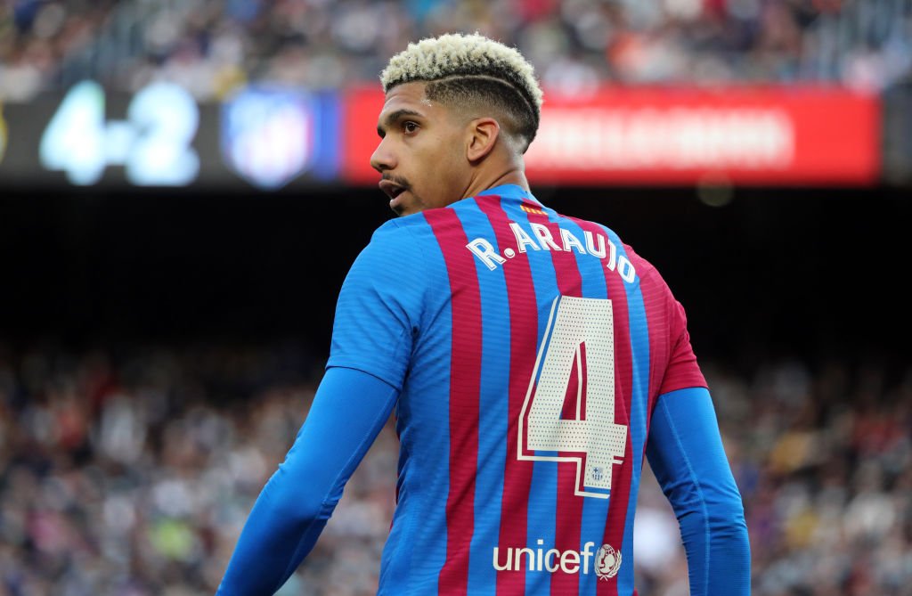 Araujo stiller nyt krav til Barcelona efter AC-rygter