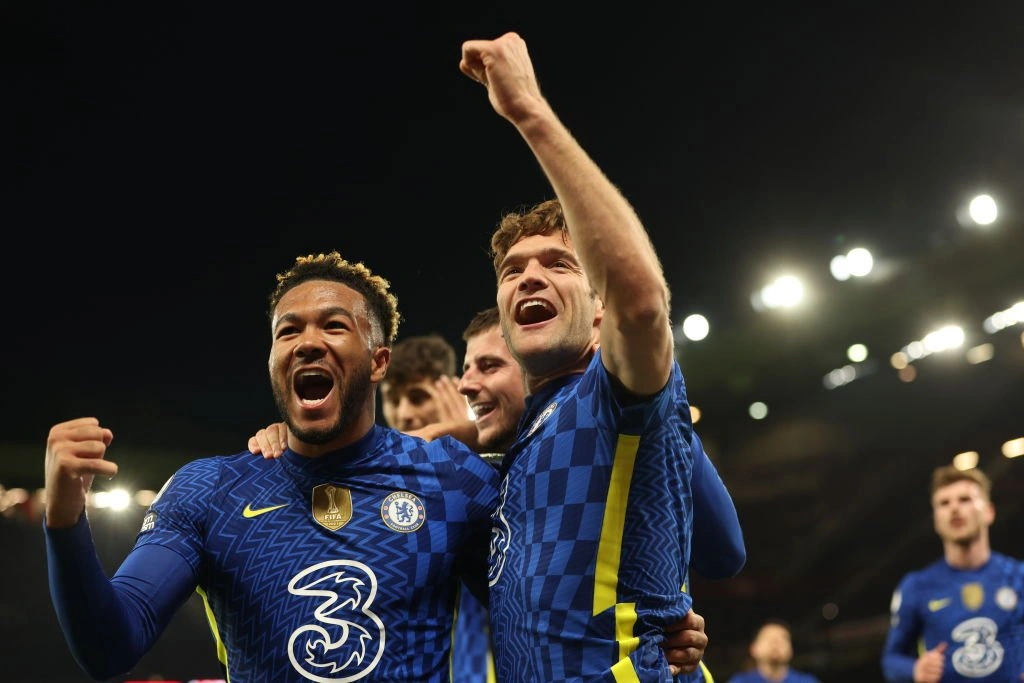 Barcelona udser City-profil som alternativ for Marcos Alonso