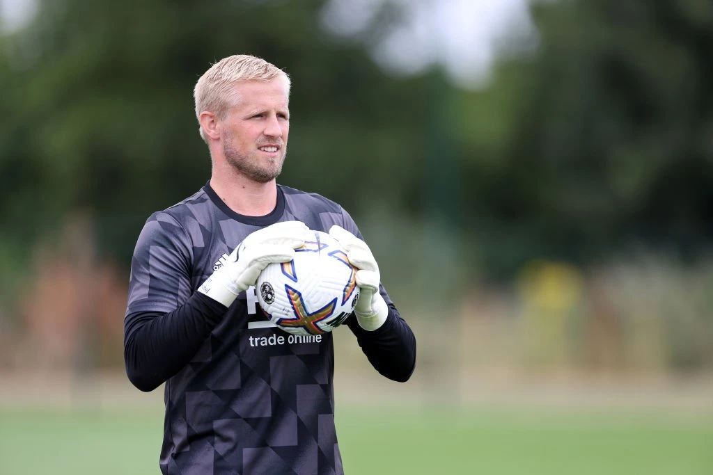Kasper Schmeichel til lægetjek i Danmark