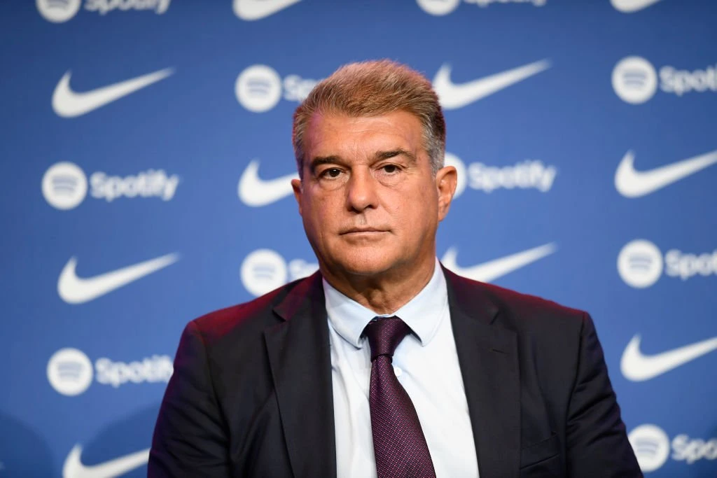 Barcelona vil have to stjerner til at gå ned i løn