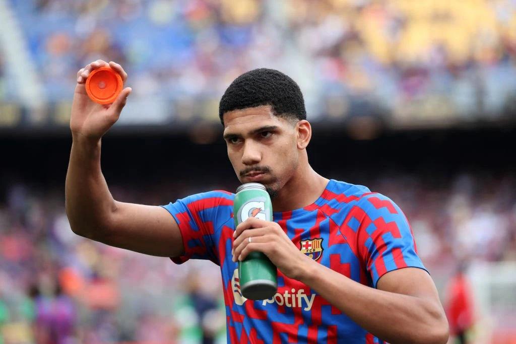 Manchester United klar til at betale 580 millioner kroner for Ronald Araujo