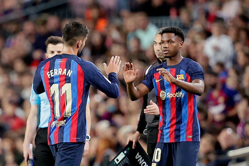 Fire storklubber holder øje med Barcelona-stjerne