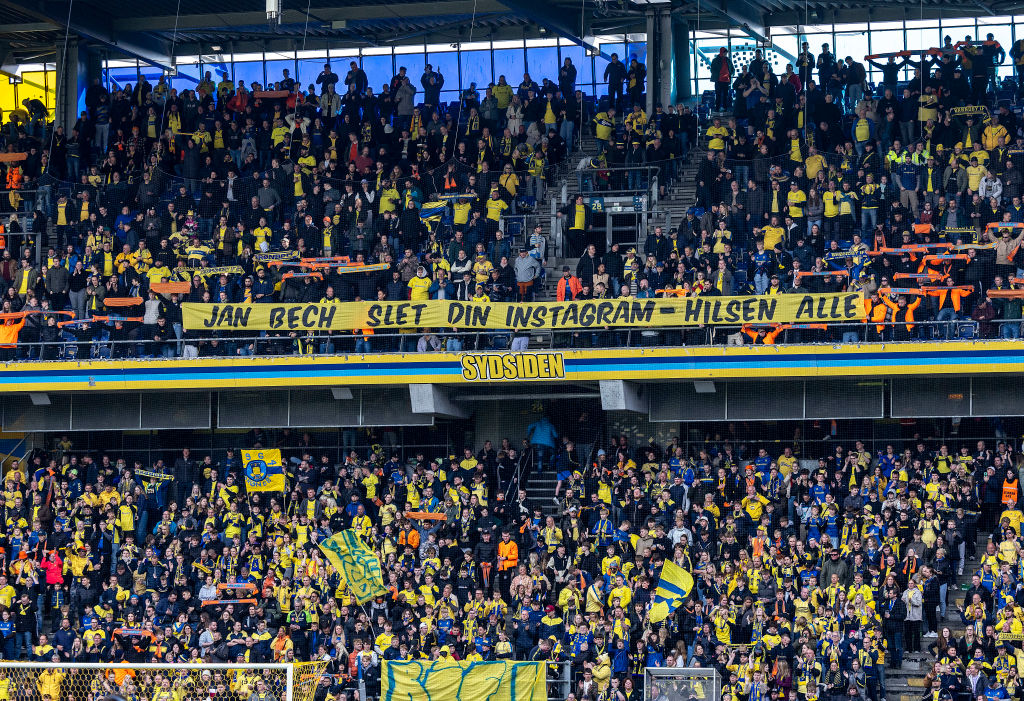 Justitsminister raser: Ikke godt nok af FCK og Brøndby