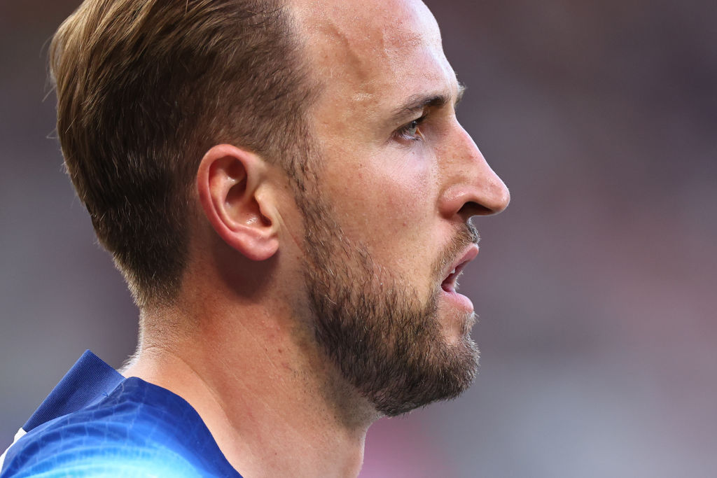 Harry Kane var på vej ombord på flyet til München: Få sekunder senere tager sagen en uventet drejning