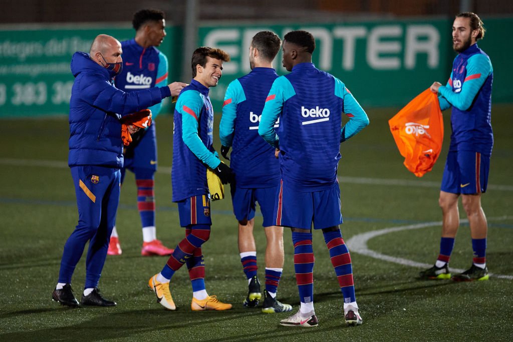Chelsea vil kæmpe med Manchester United om Barcelona-wonderkid