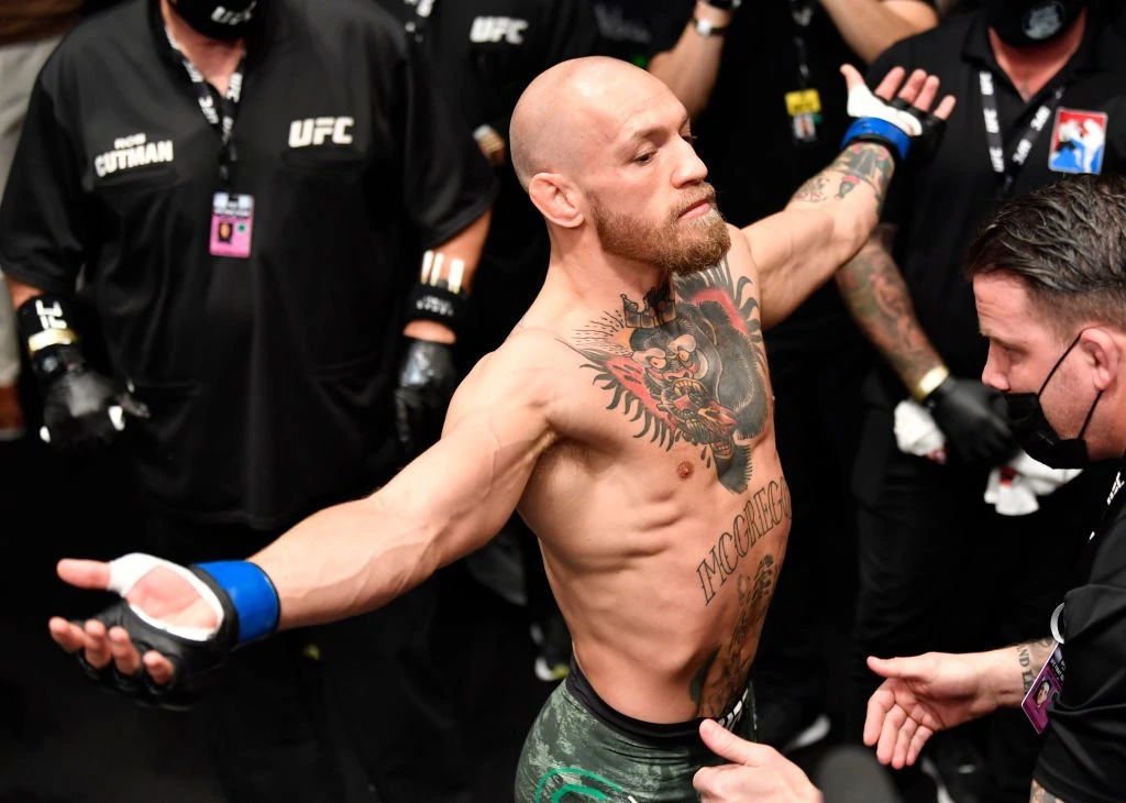 Conor McGregor rækker hånden ud til United-fans: ”Skal jeg købe United?”