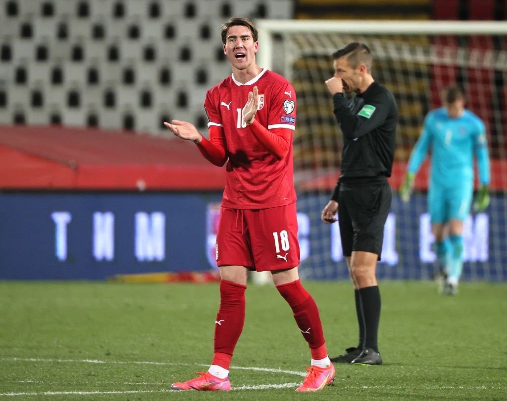 Liverpool og Manchester United viser interesse i serbisk angriber