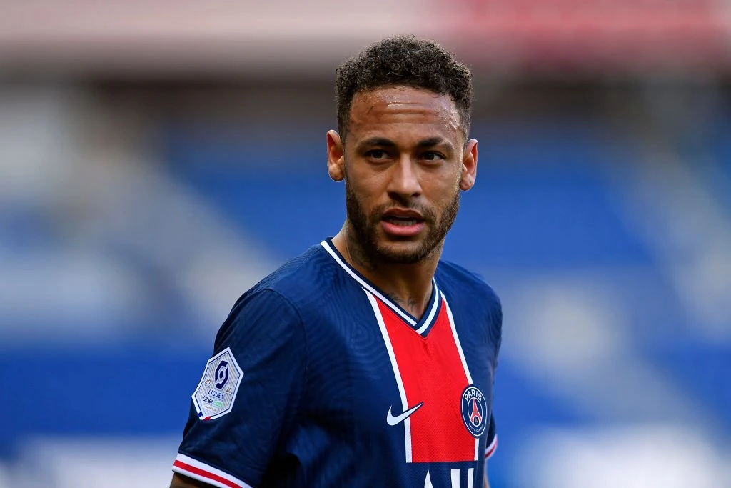 Video: Neymar tacklet af fans