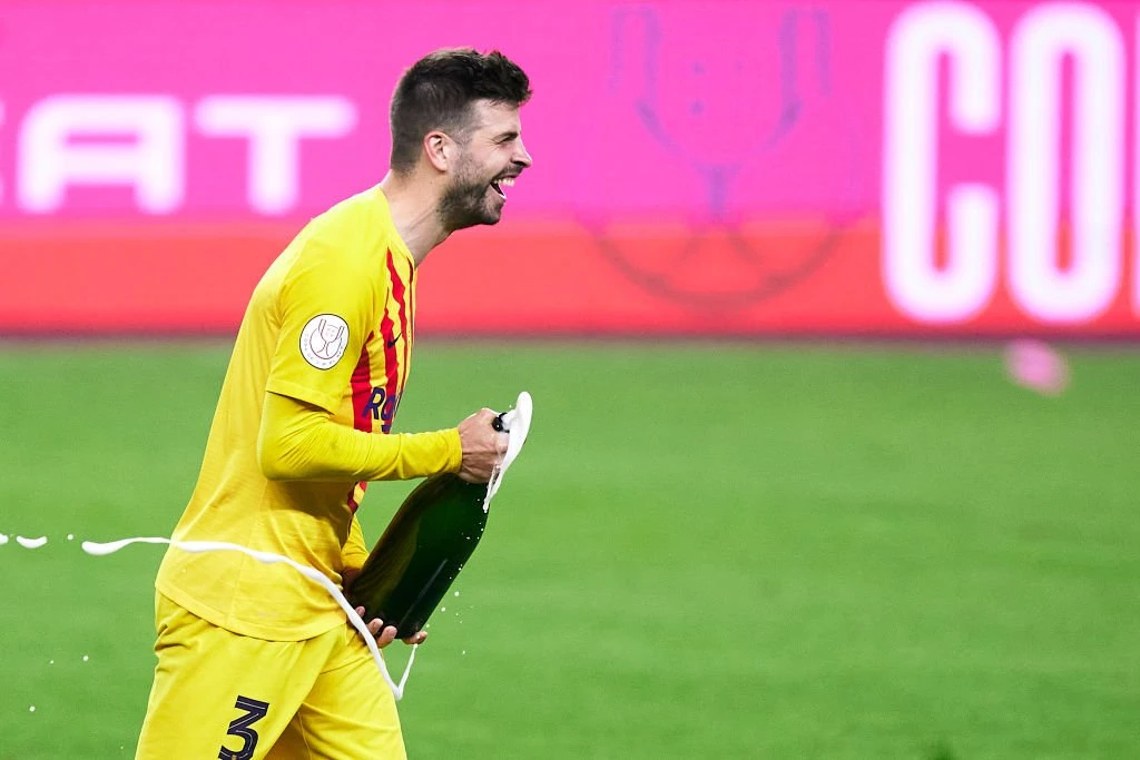 Efter fejring af ligatitel: Piqué sender stikpille til Arturo Vidal