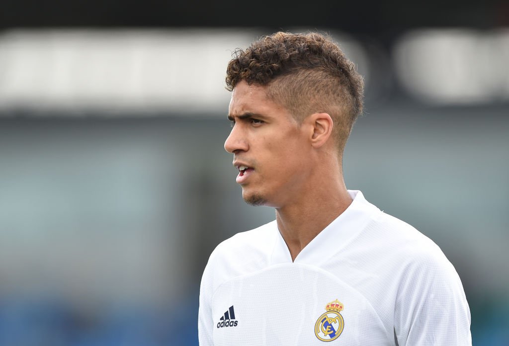 Varane nærmer sig skifte: Dette adskiller Real Madrid og PL-klub