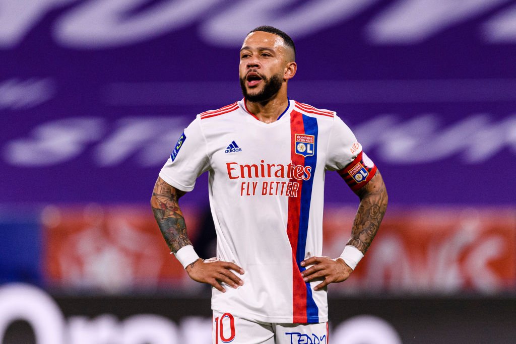 Premier League-klub melder sig ind i kampen om Memphis Depay