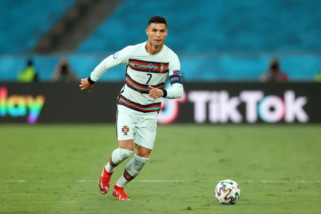 Cristiano Ronaldo kalder rygter ‘respektløse’