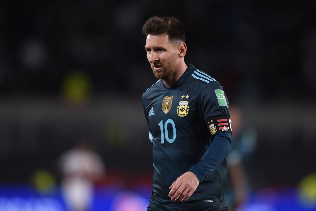 Messi langer ud efter dommer