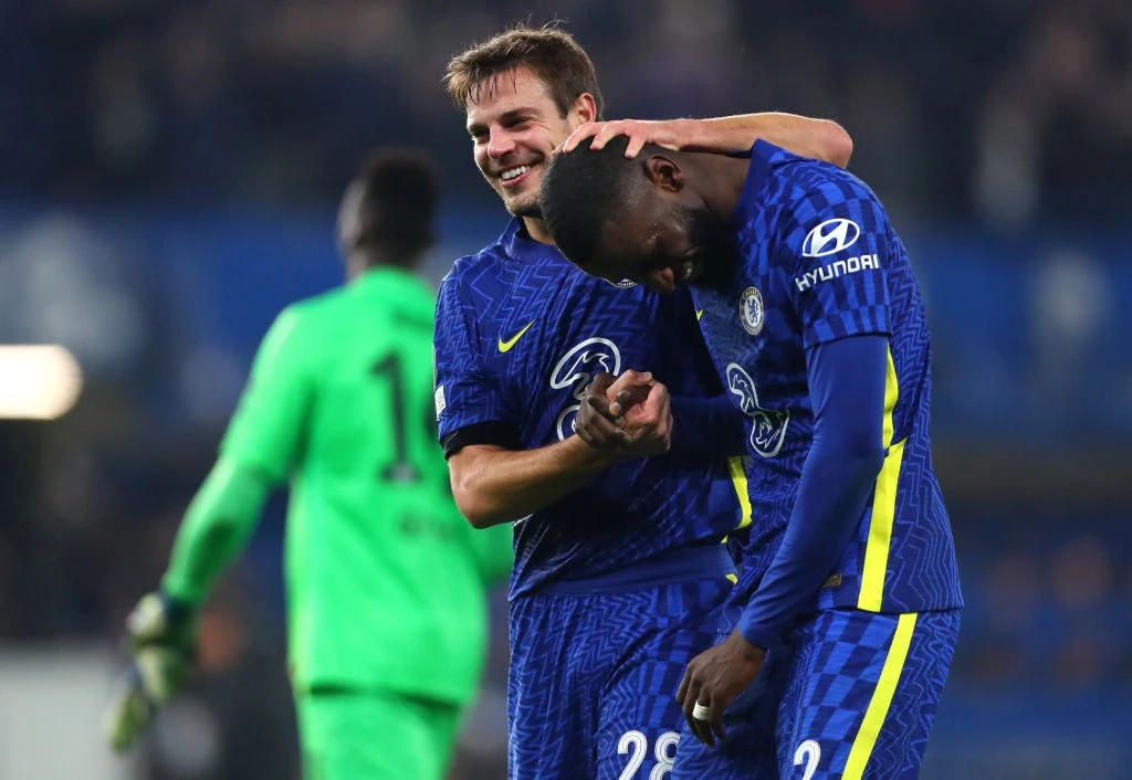 Bayern München melder sig ind i kampen om Chelsea-forsvarer