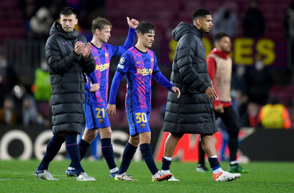 Barca-talent har sat kontraktforhandlinger på pause: PL-klub vil hente ham