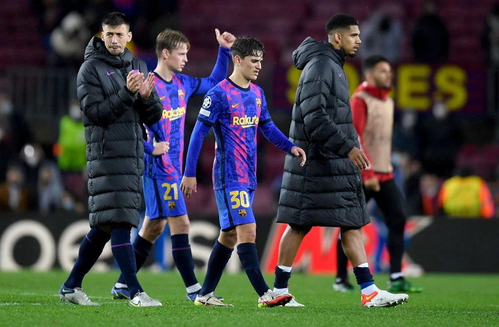 Barca-talent har sat kontraktforhandlinger på pause: PL-klub vil hente ham