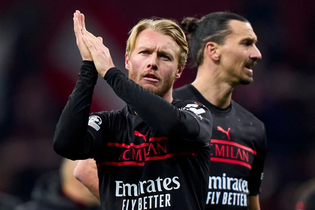 Simon Kjær med flere muligheder til sommer: Kan være på vej tilbage