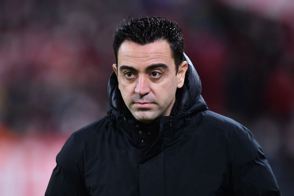 Xavi-transfermål var tæt på Barcelona: Nu blokerer træner hans skifte
