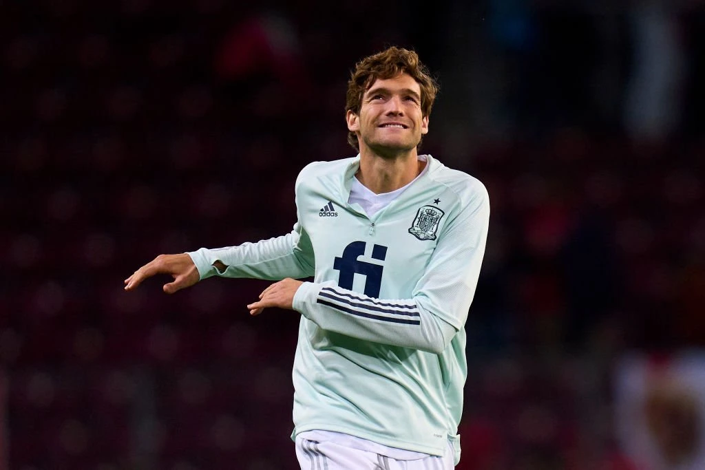 Barca skruer op for interessen i Marcos Alonso-alternativ