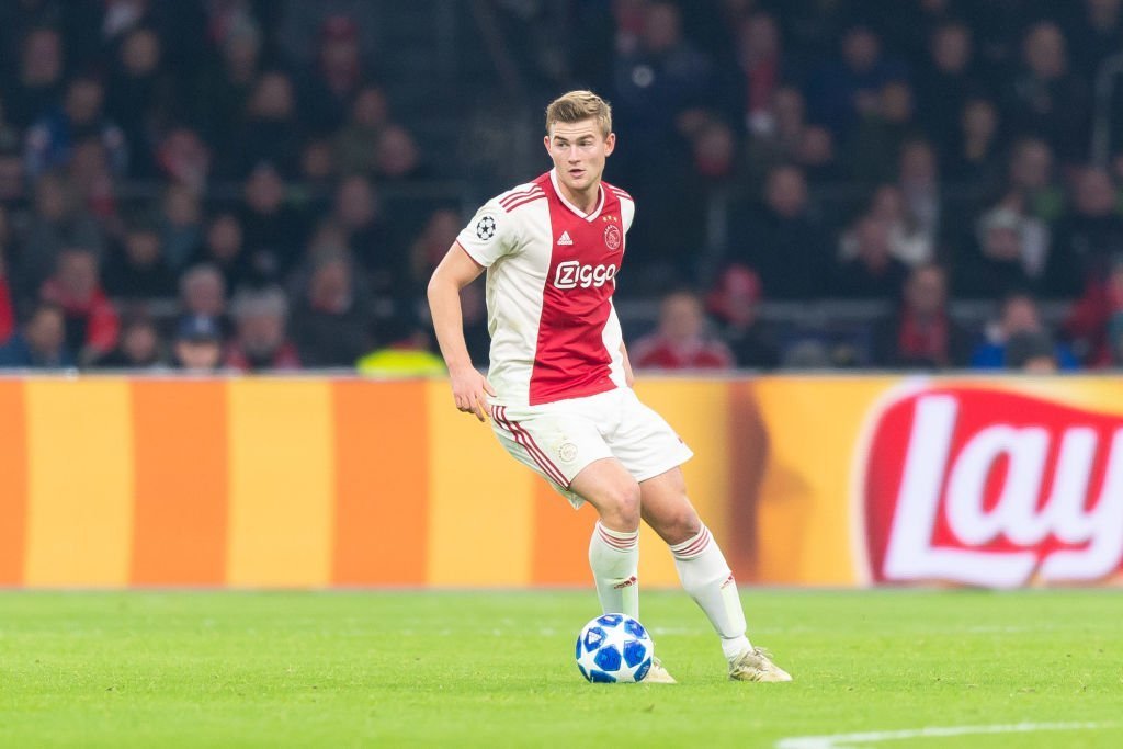 Ajax-legende mener, at klubbens unge anfører bør blive i klubben lidt endnu