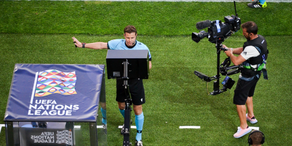 VAR-app på vej: Skal kunne bruges af tilskuerne