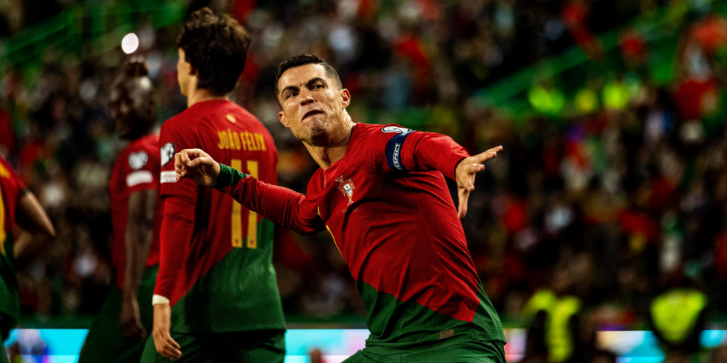 Ronaldo toner rent flag inden han mødes med Messi til en sidste duel på banen