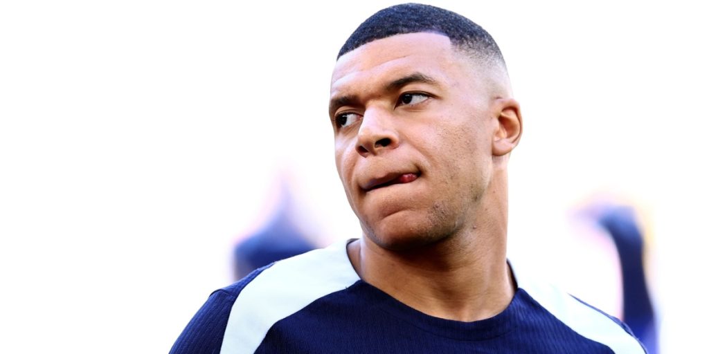 Voldtægtsanklager: Nu svarer Mbappé igen
