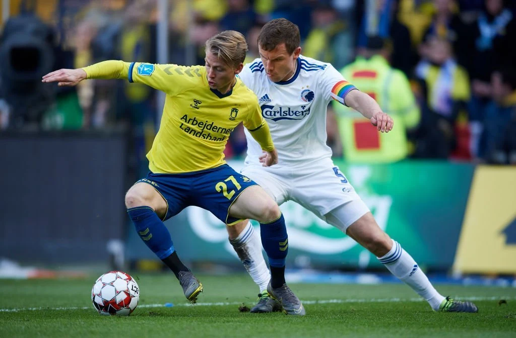 Andreas Bjelland gik amok: Bankede på skabe og smed med vandflasker