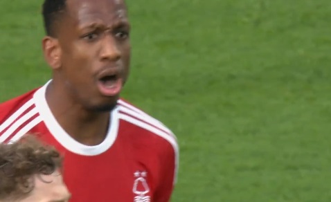 Nottingham Forest raser: Kræver dommer udelukket efter kontroversiel udvisning