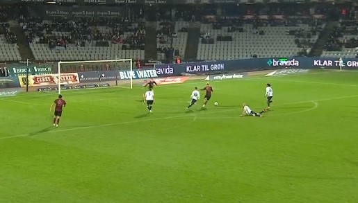 Årets mest vanvittige kamp: Se alle højdepunkterne, da FCMs ni mand slog AGF