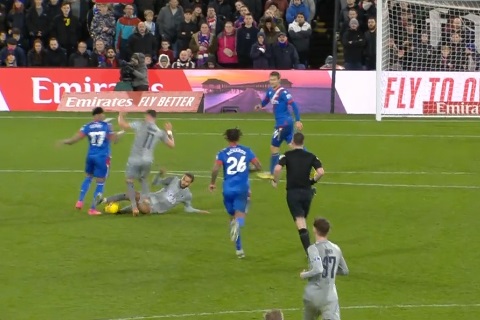 Everton-spids får direkte rødt for denne tackling