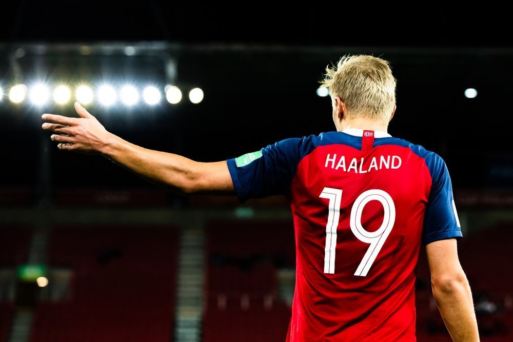 Haaland-lejren spottet i Barcelona: Dortmund-sportsdirektør er helt rolig