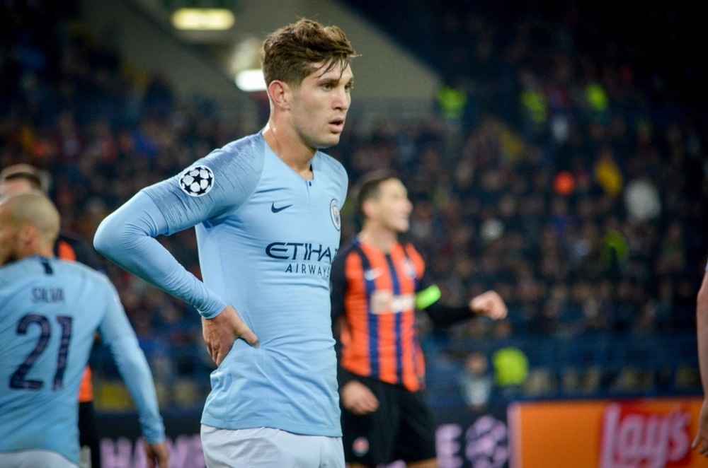 Transferfri efter ti år i City: Chelsea og Leeds støder til italiensk trio i jagten på John Stones