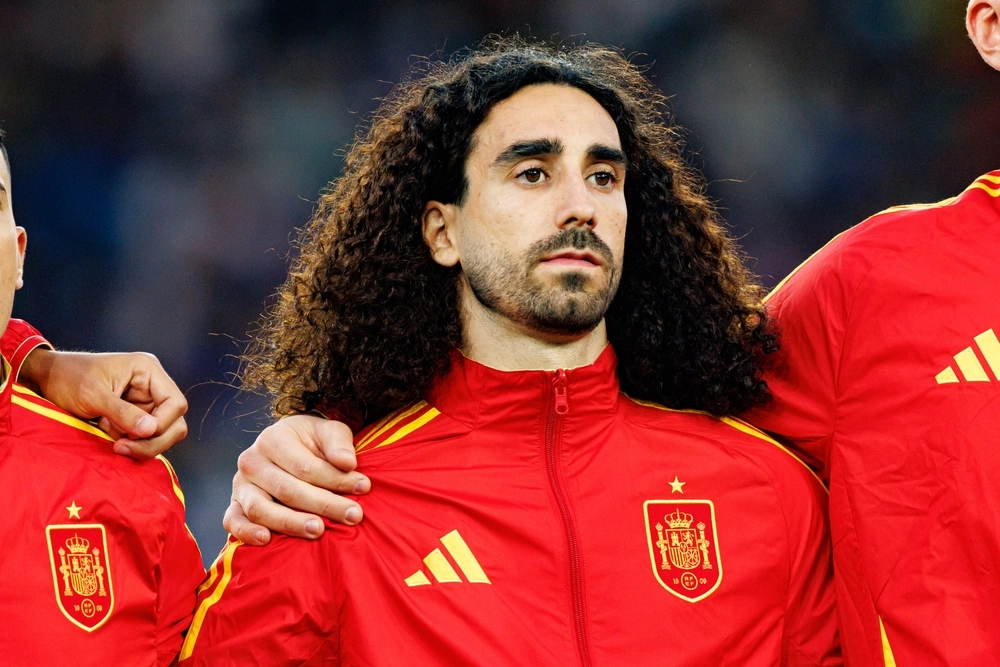 Derfor står Spaniens spillere tavse under nationalsangen ved VM