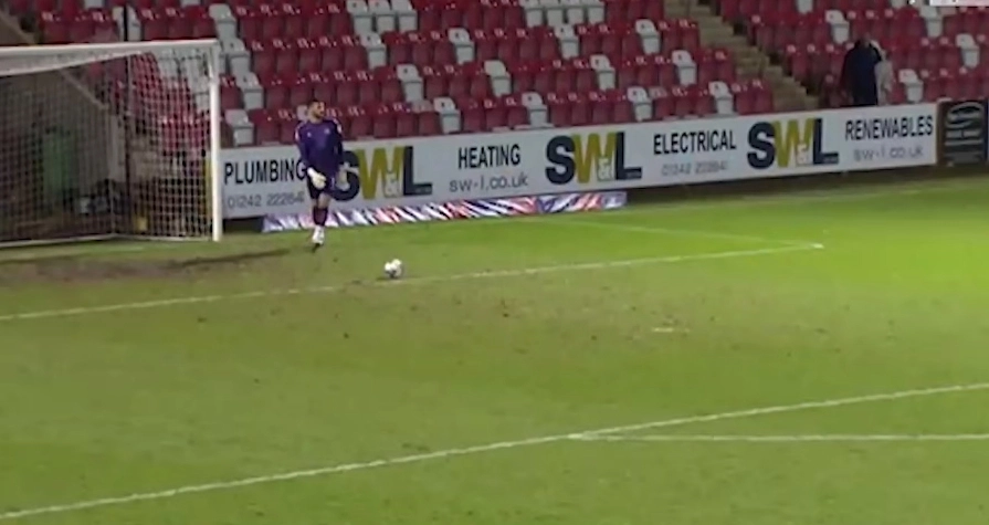 Fodboldens længste mål nogensinde: Tom King scorede fra 96,01 meter