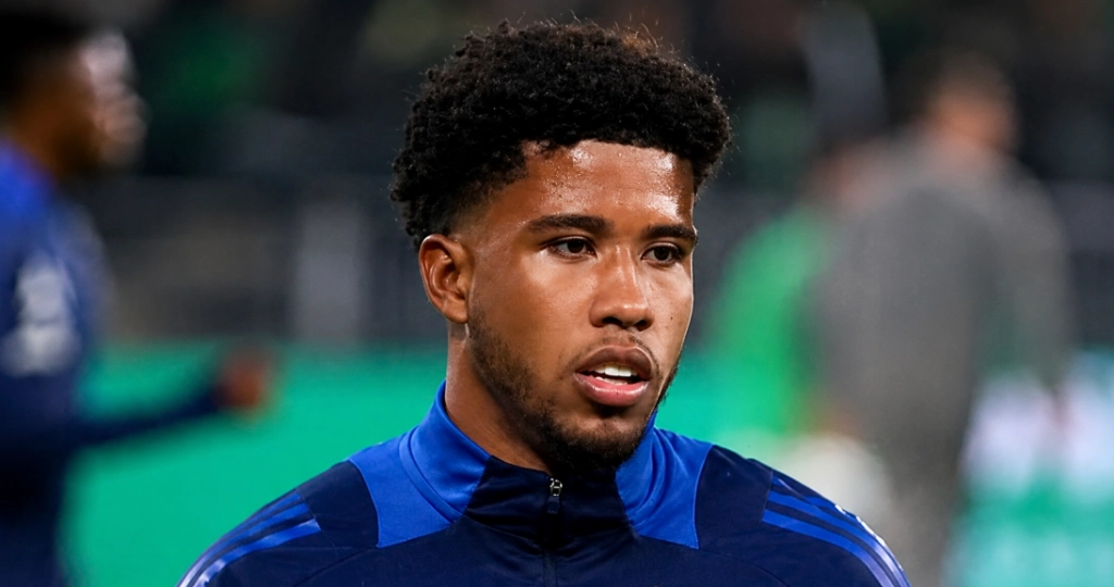 Here we go: Fabrizio Romano melder Andrey Santos officielt til Manchester United