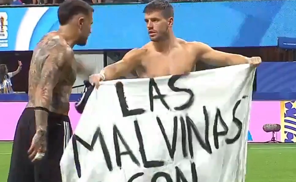 Engelsk journalist kræver Argentinske Premier League-spilleres arbejdsvisa inddraget