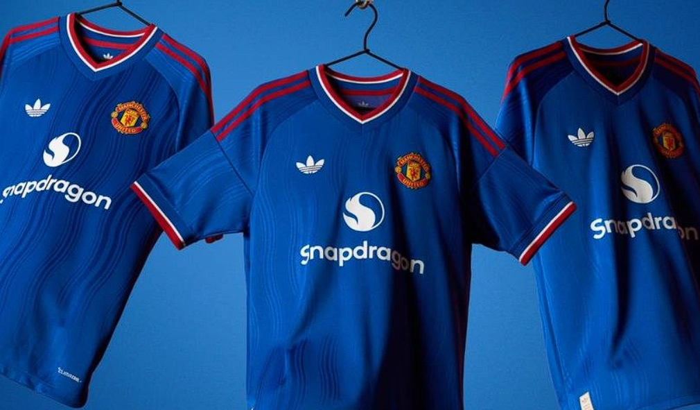 Nyt look: Her spiller Manchester United for første gang i den nye blå udebanetrøje